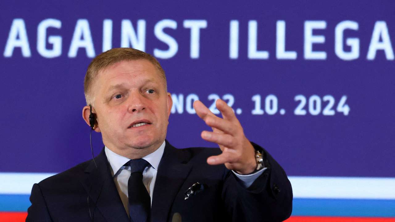 FILE PHOTO: Slovak, Serbian and Hungarian leaders meet at the New Fortress, in Komarno