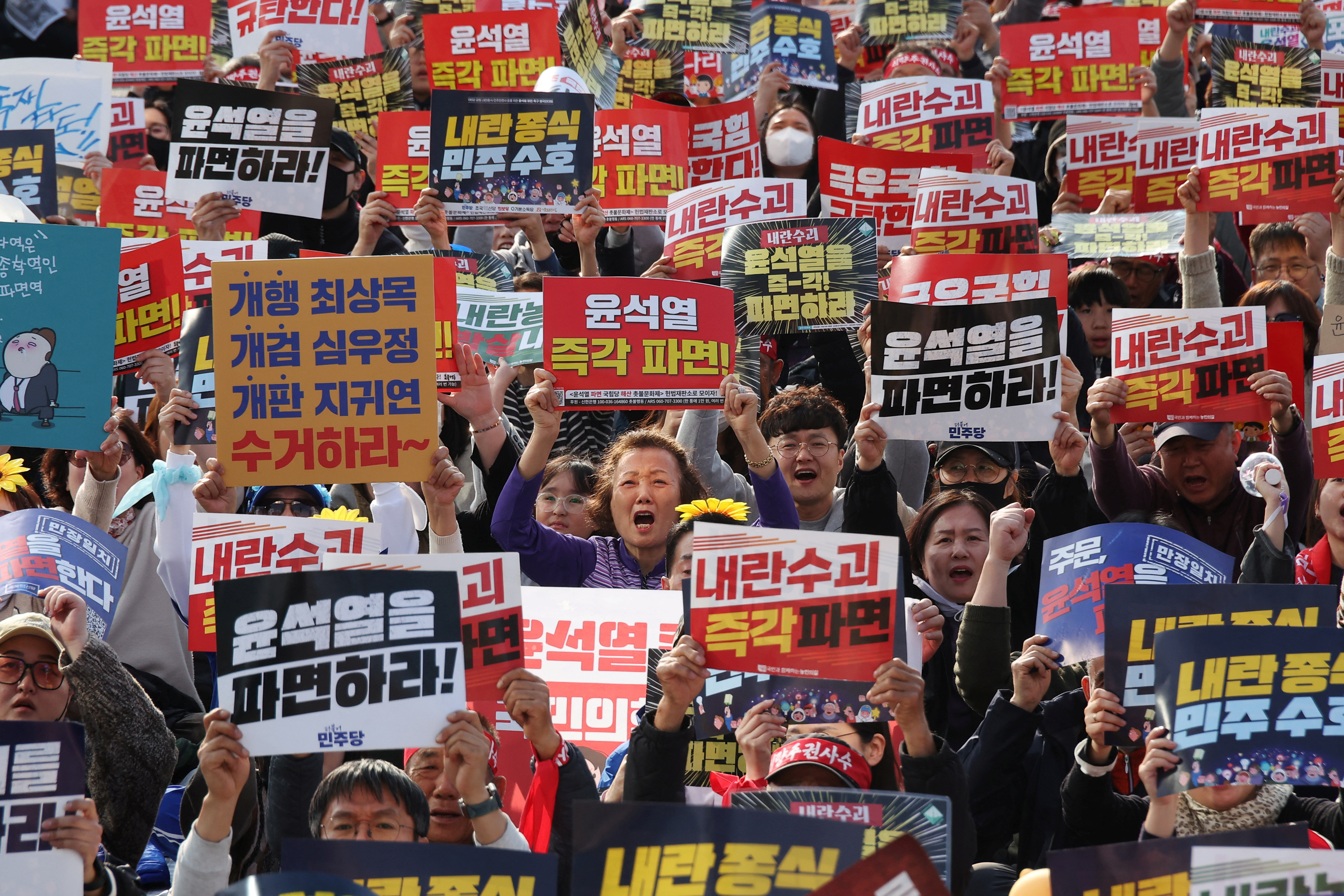Anti and pro-Yoon protesters hold rallies in Seoul