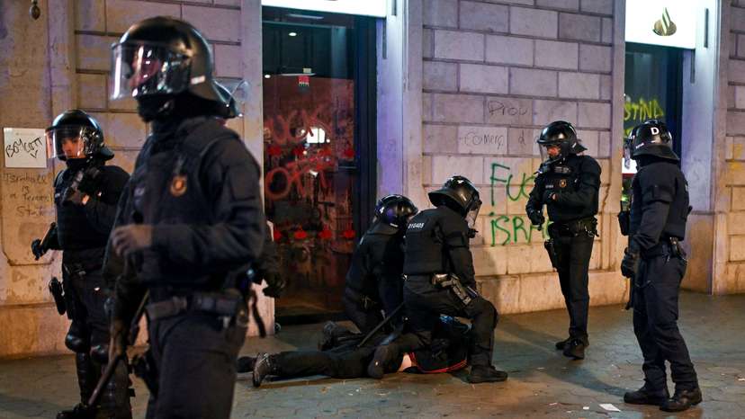 Protest in solidarity with Gaza after Sumud flotilla interception, in Barcelona