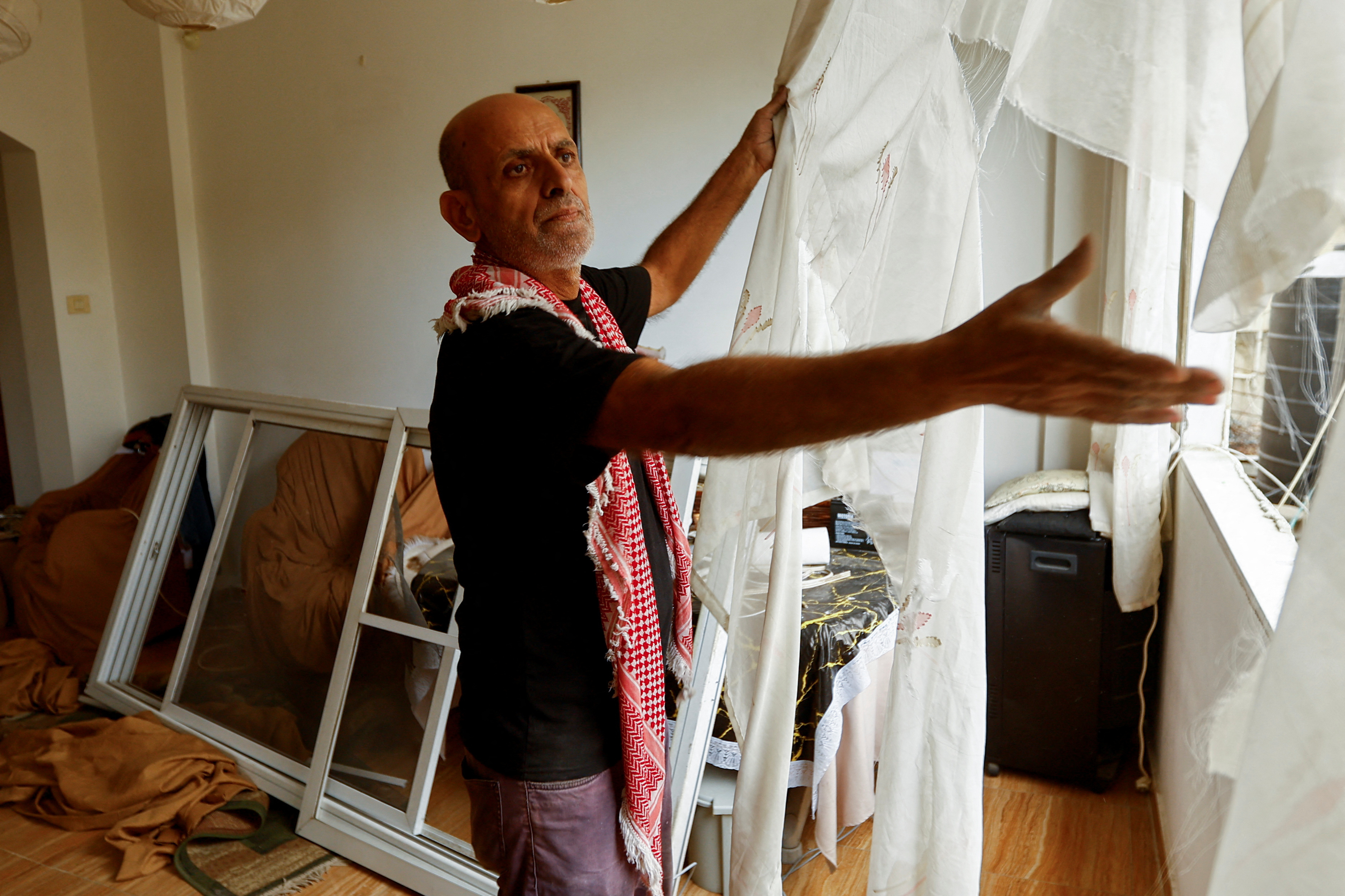 “My soul is attached to this homeland” says Gazan with Polish citizenship who refuses to leave