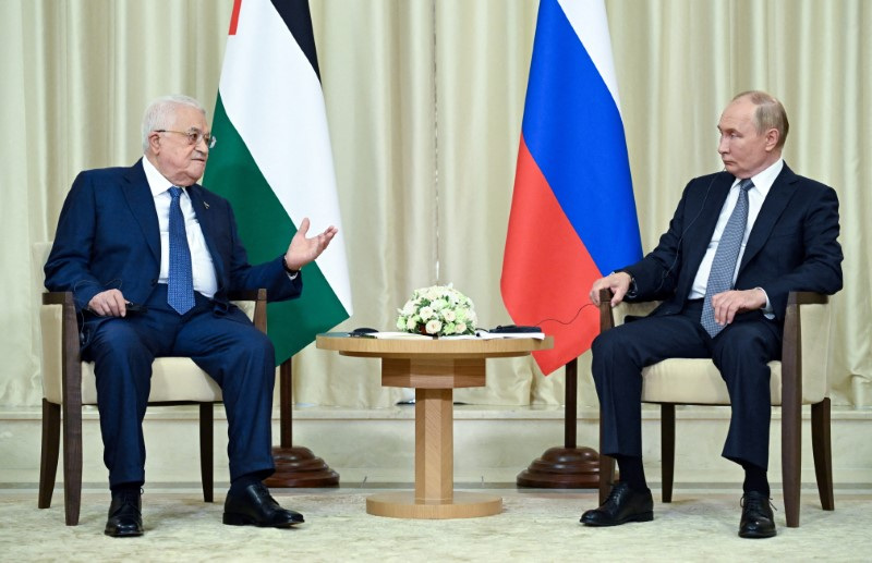 Russian President Putin and Palestinian President Abbas meet outside Moscow