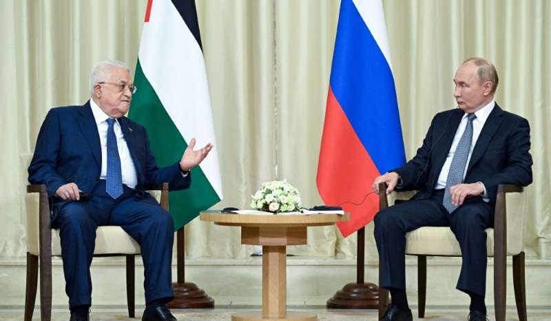 Russian President Putin and Palestinian President Abbas meet outside Moscow