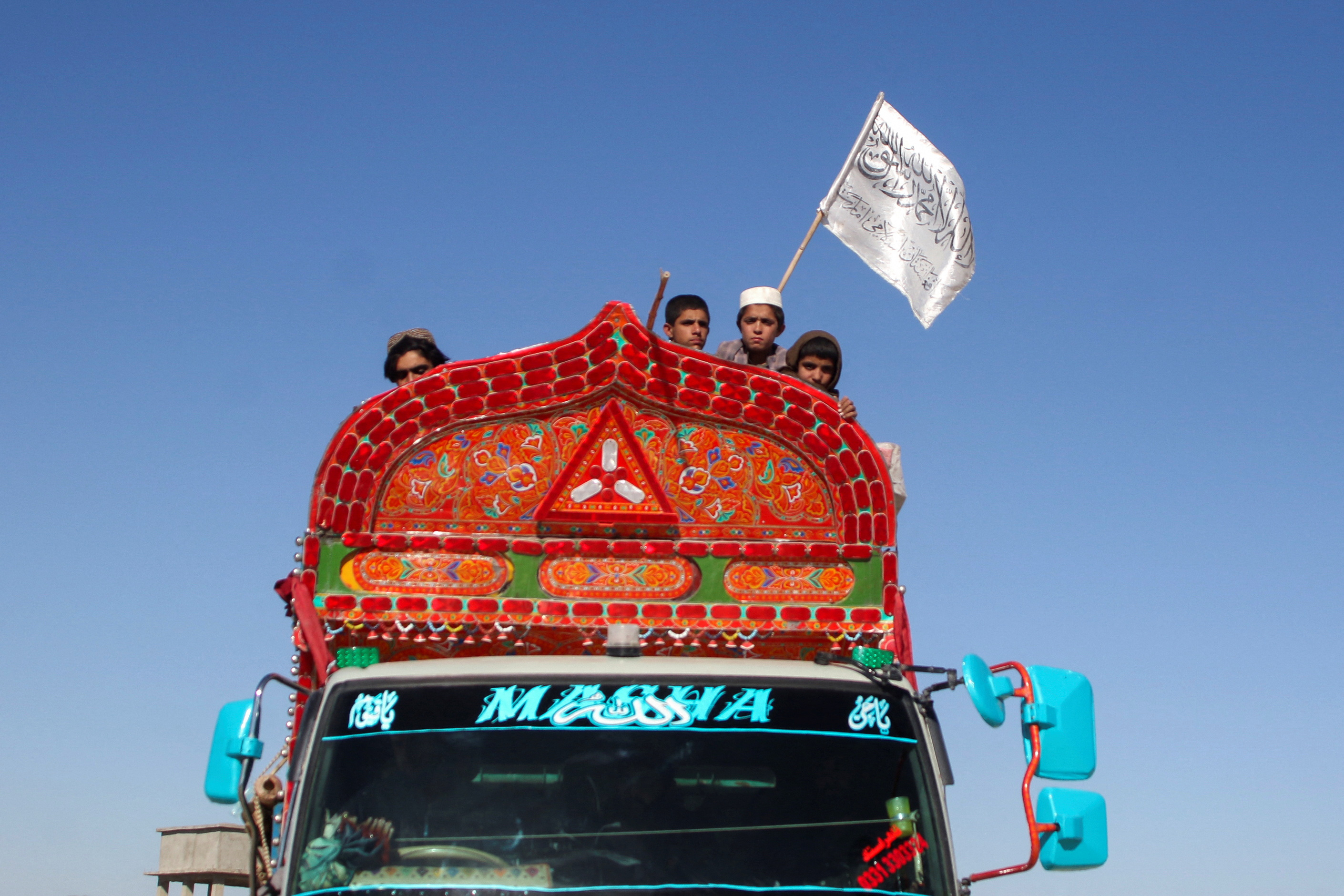 Afghan nationals in Pakistan head back to Afghanistan, at the Chaman Border Crossing