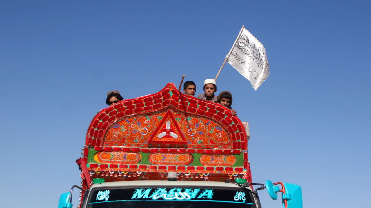 Afghan nationals in Pakistan head back to Afghanistan, at the Chaman Border Crossing