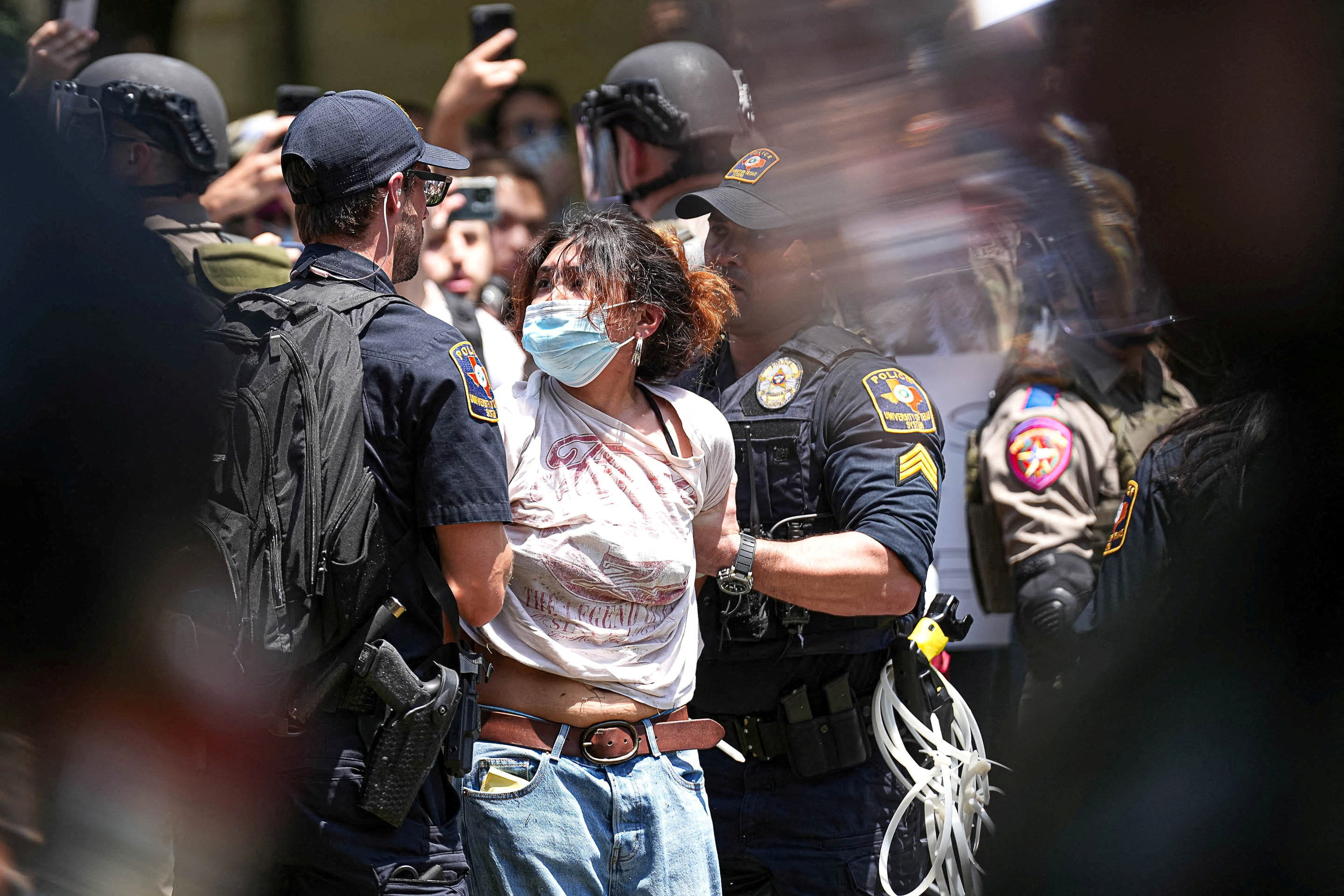 Police clear protesters from University of Texas