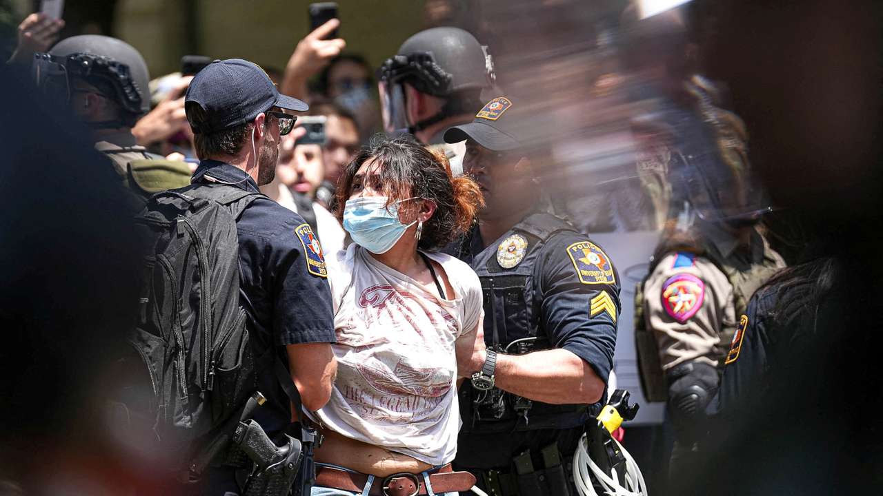 Police clear protesters from University of Texas
