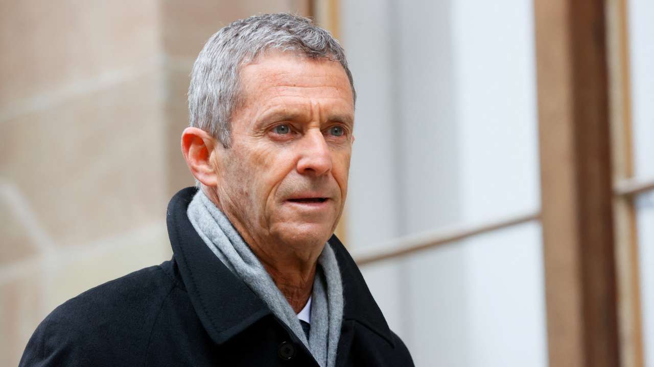 FILE PHOTO: Israeli billionaire Beny Steinmetz arrives to a courthouse, in Geneva