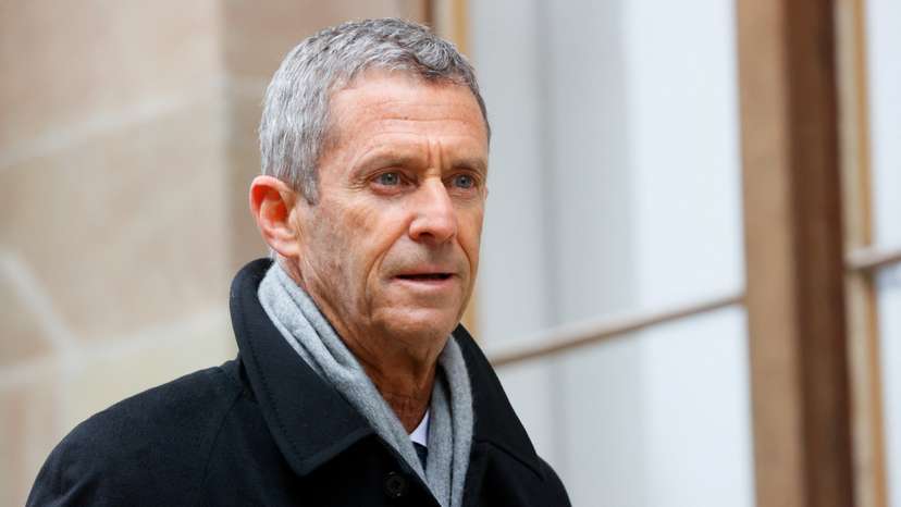 FILE PHOTO: Israeli billionaire Beny Steinmetz arrives to a courthouse, in Geneva