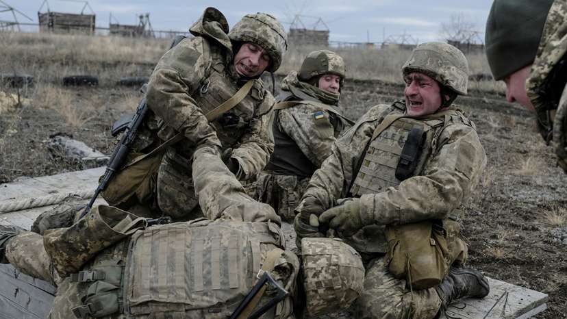 FILE PHOTO: Ukrainian servicemen attend a training near the town of Siversk