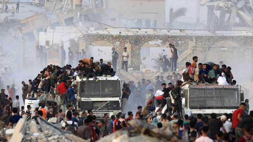 Palestinians receive aid supplies in Beit Lahia