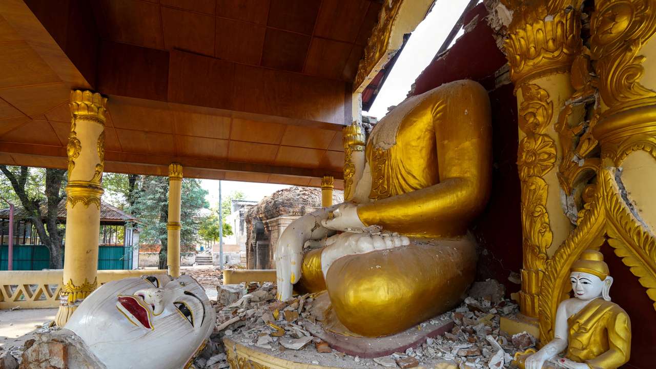 Aftermath of a strong earthquake, in Amarapura