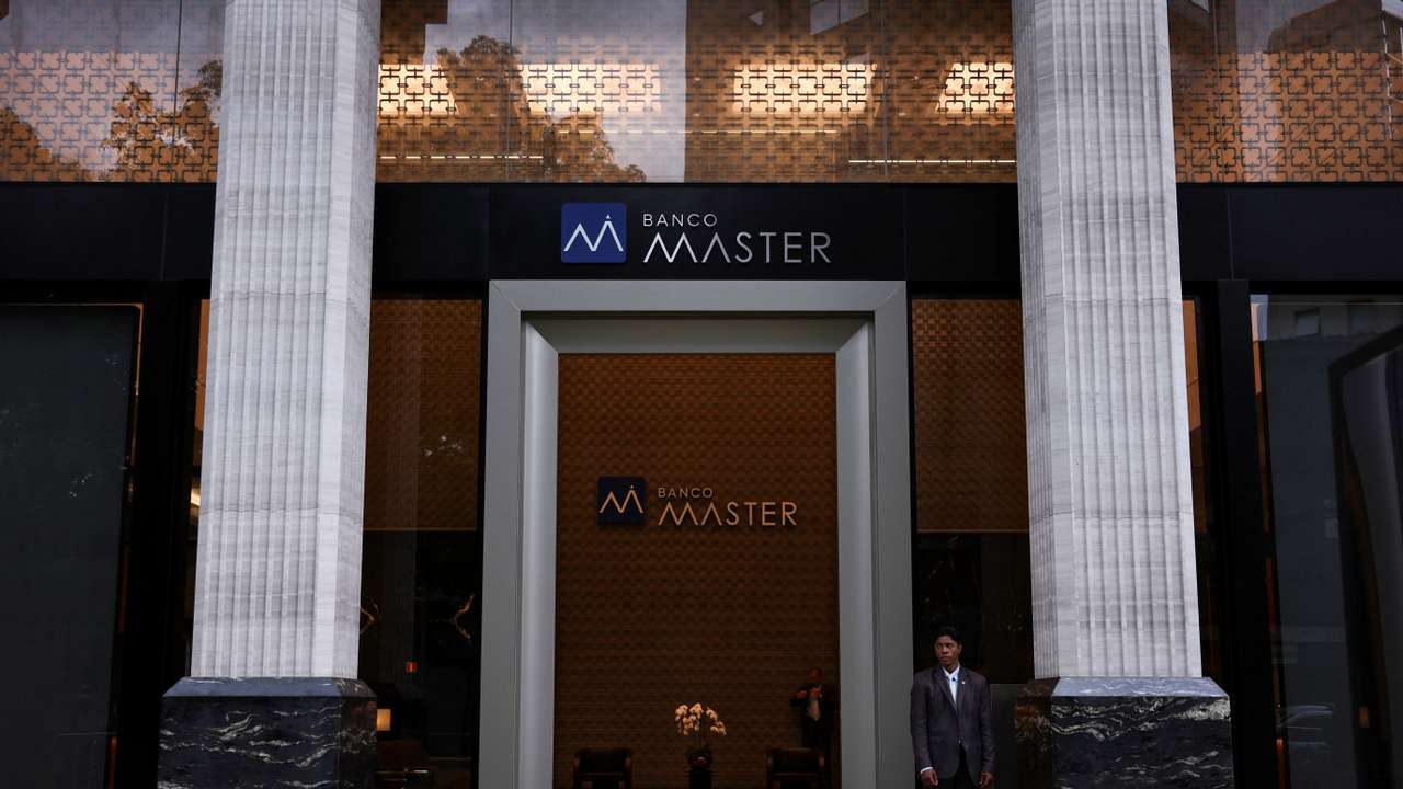 A security guard stands outside Bank Master (Banco Master), following the arrest of the controlling shareholder of lender Banco Master, businessman Daniel Vorcaro, in Sao Paulo