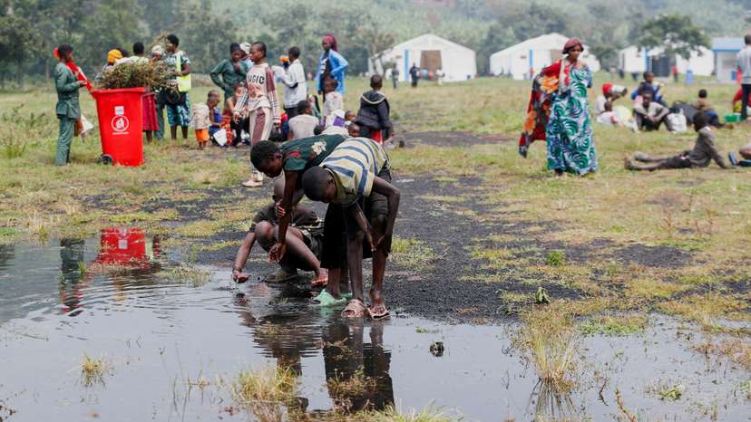 FILE PHOTO: Refugees flee eastern Congo into Rwanda as fighting rages in Goma