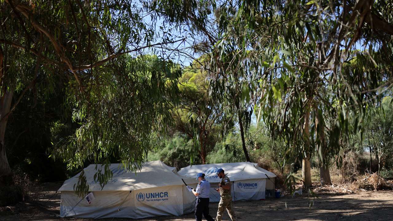 Refugees on Cyprus stuck in buffer zone