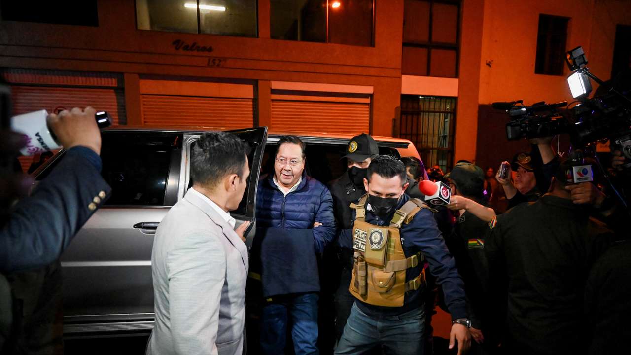 Former Bolivian President Luis Arce Catacora steps out of a vehicle to enter San Pedro prison after a judge ordered him held in pre-trial detention for five months as part of an investigation into alleged embezzlement, in La Paz, Bolivia, December 12, 2025. REUTERS/Claudia Morales