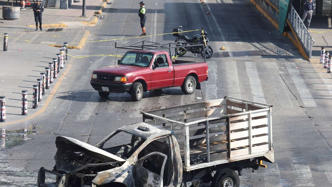 Vehicle fires and roadblocks following security operation in Mexico