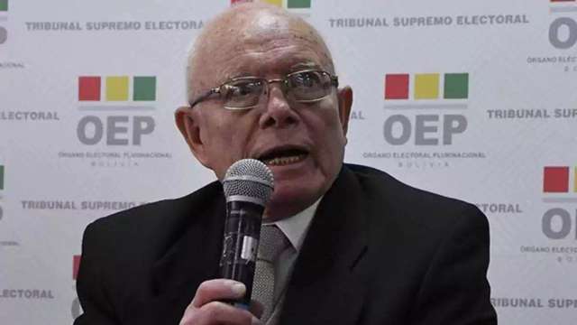 The Supreme Electoral Tribunal (TSE) officially opened Bolivia’s election day just after 7:30 a.m. on Sunday, with its interim president stressing transparency and trust in the process. “Let there be no doubt about our honesty and our good faith,” said TSE president Óscar Hassenteufel, joined by authorities and international observers at the opening ceremony.
TSE president Óscar Hassenteufel