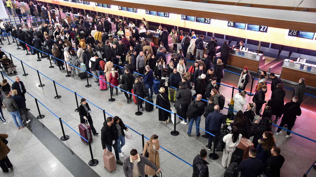 Kosovars start to travel to Schengen area without visas