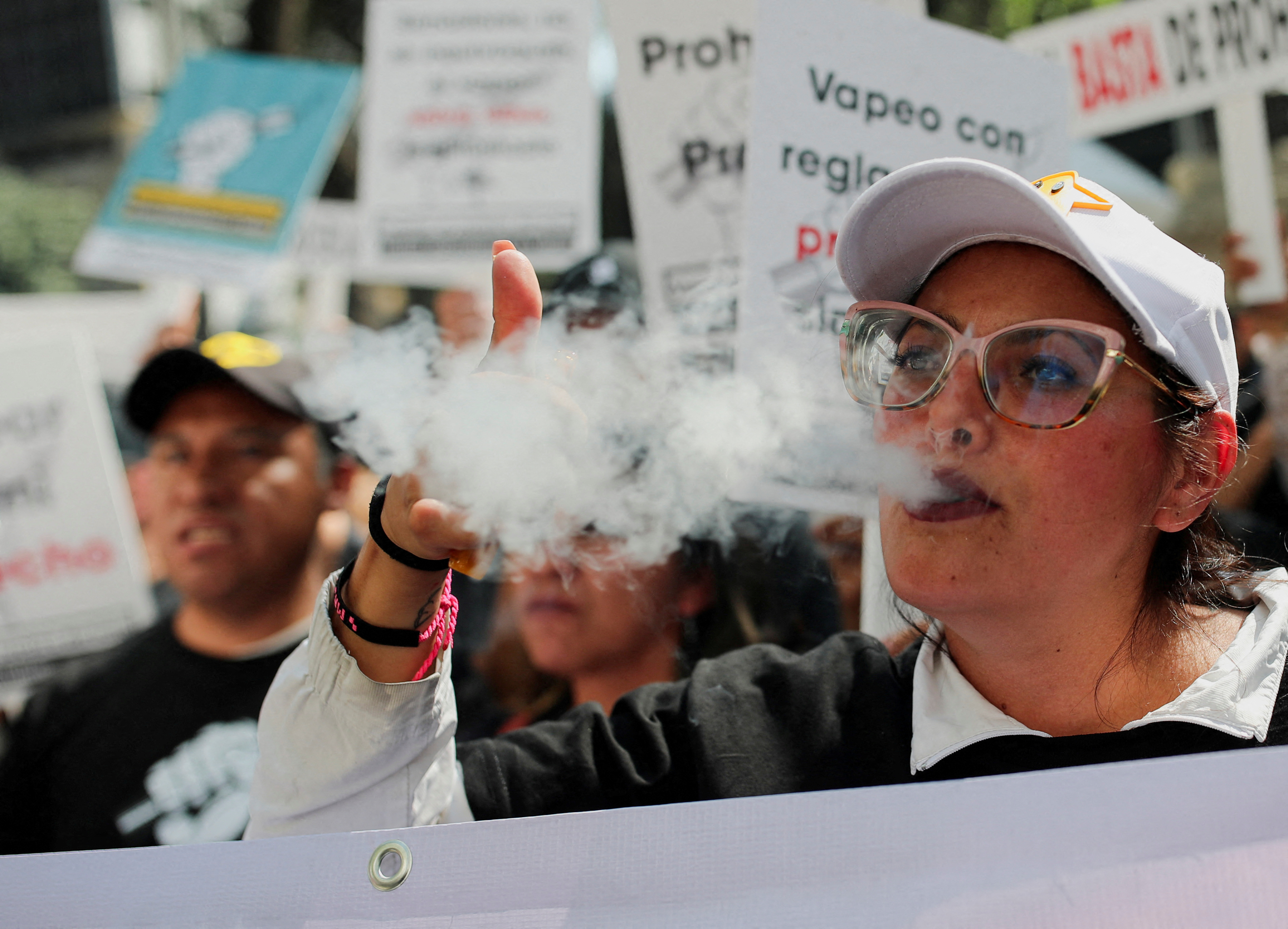 FILE PHOTO: Mexico's lower house passes constitutional ban on e-cigarettes, vapes