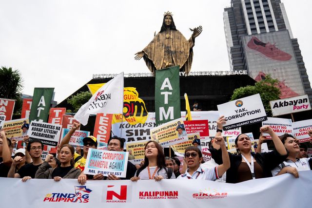 Protesters at the EDSA Shrine