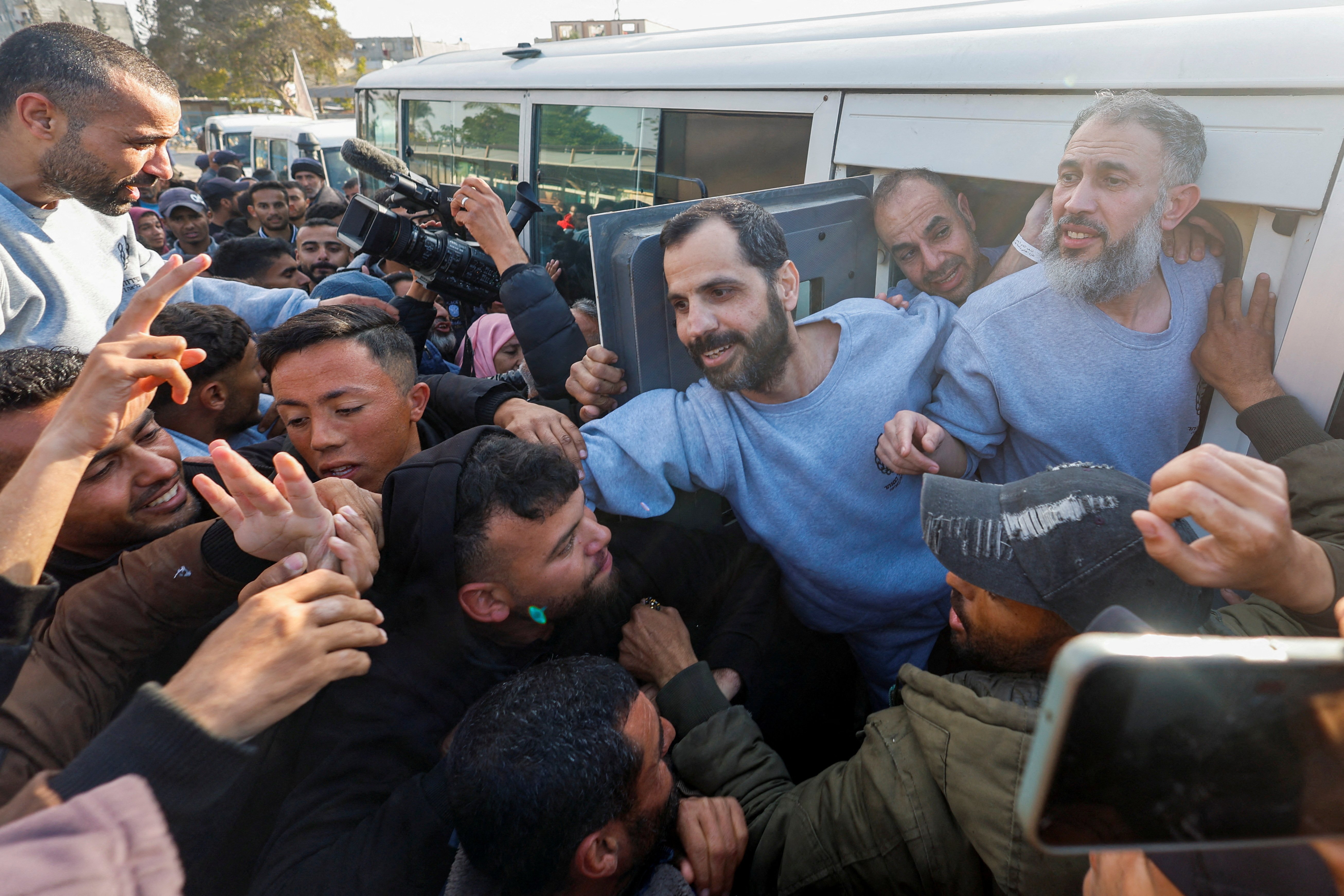 Hostages-prisoners swap deal between Hamas and Israel