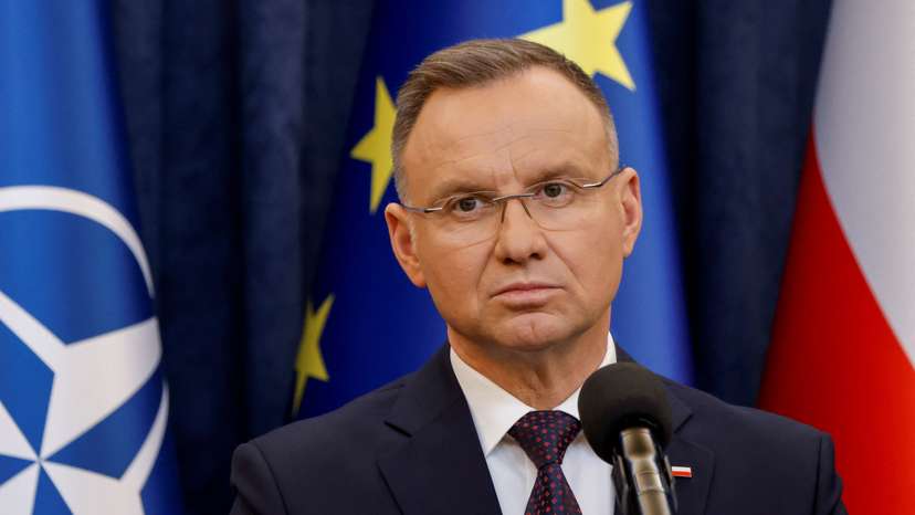 Polish President Andrzej Duda gives a statement to media about the pardon of the jailed former ministers, in Warsaw