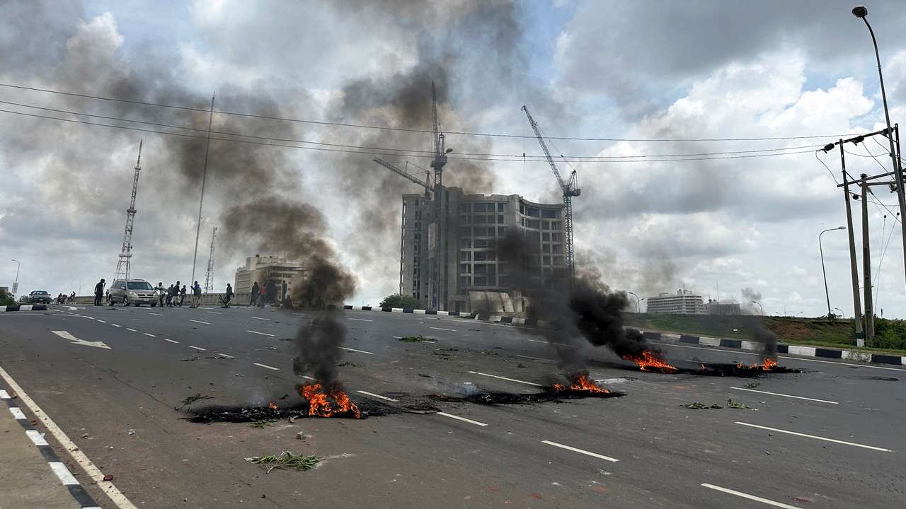 Nigerians begin protests against economic hardship
