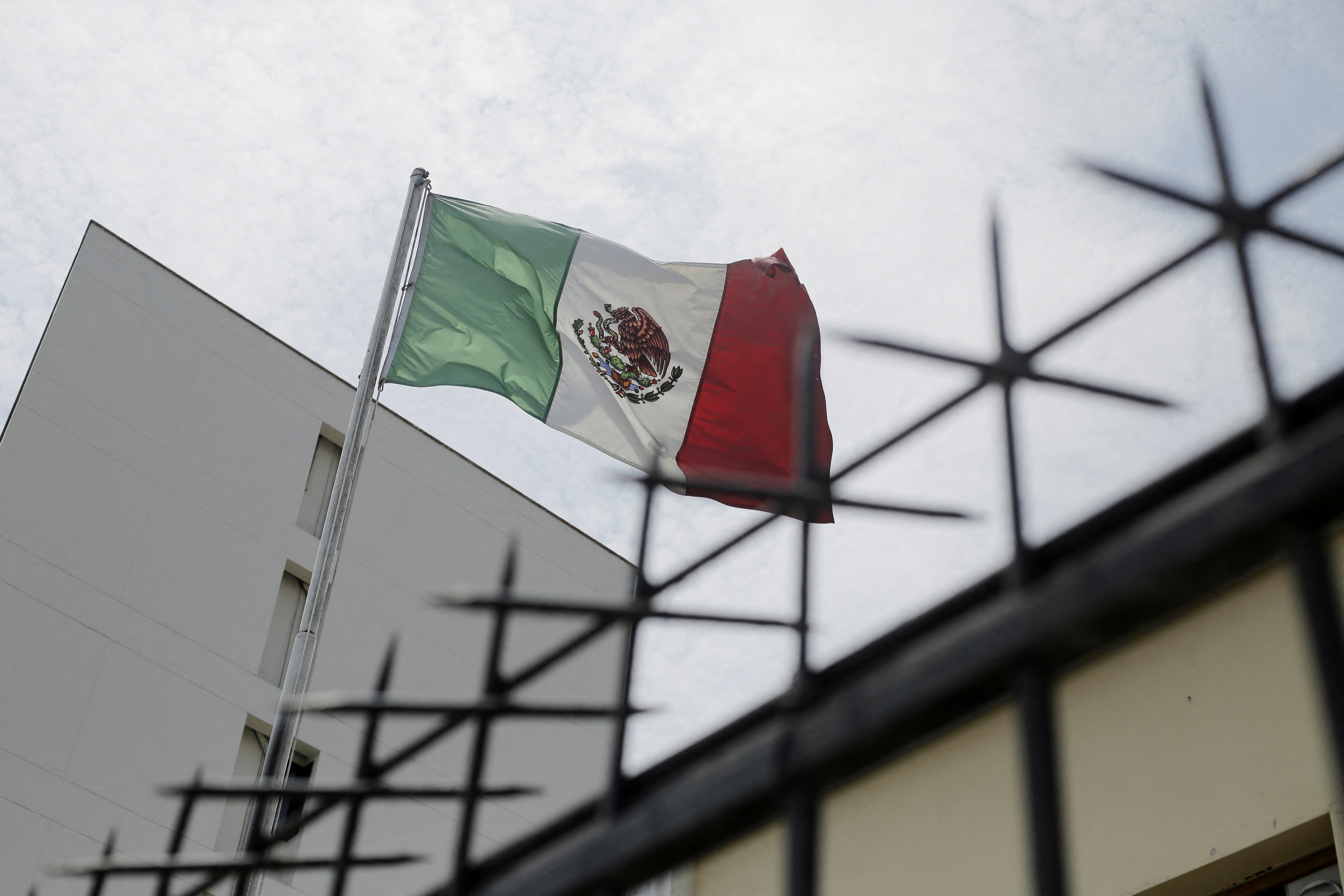 Peru breaks off diplomatic relations with Mexico after ex-PM flees to Mexican embassy