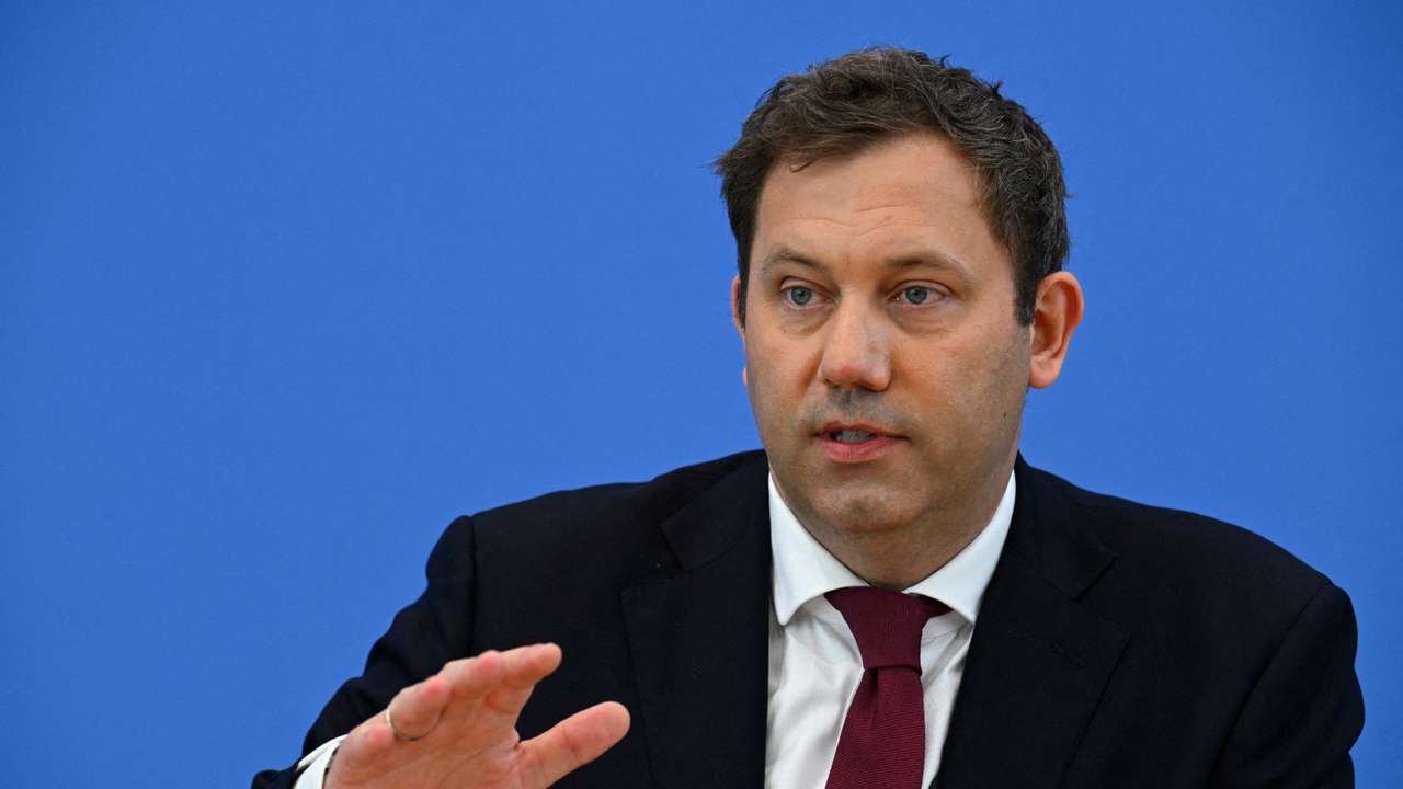 FILE PHOTO: German Finance Minister Klingbeil presents budget for 2026