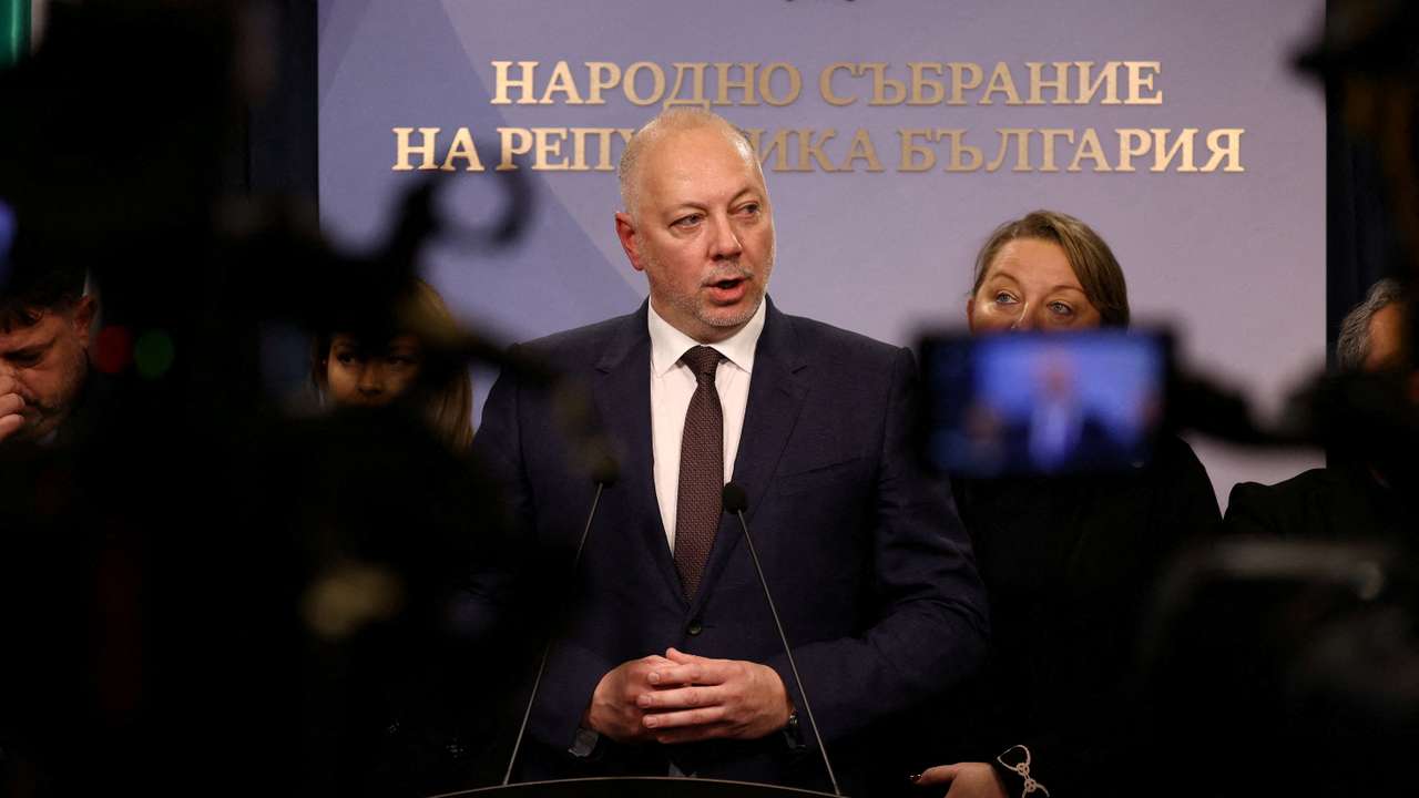 Bulgarian Prime Minister Zhelyazkov resigns, in Sofia