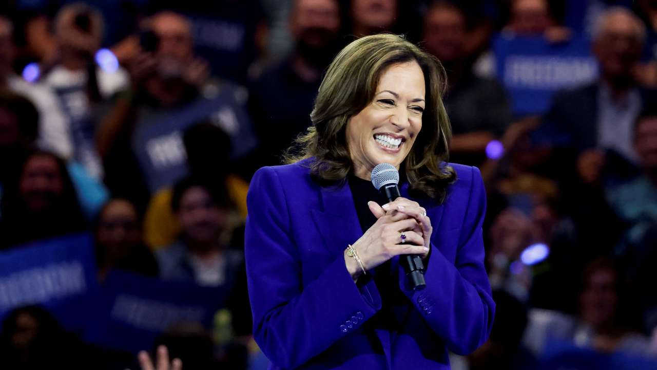 Harris and Walz campaign in Wisconsin