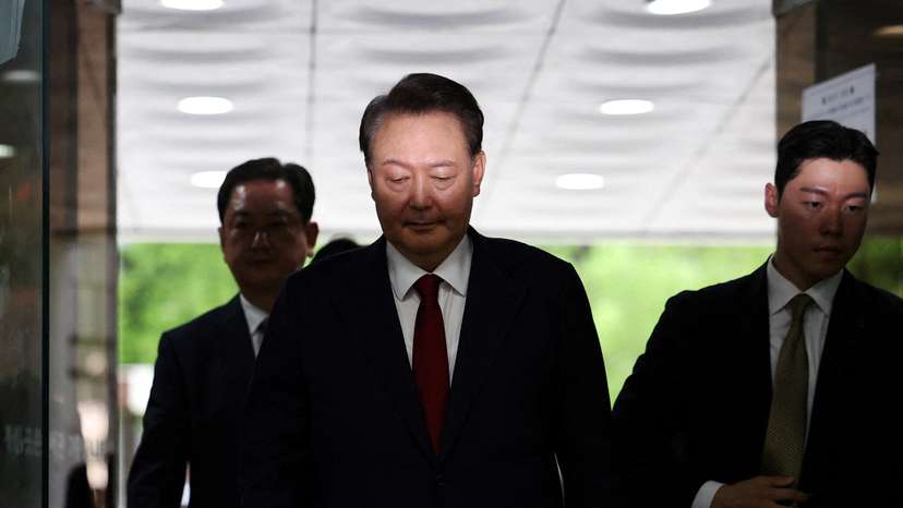 FILE PHOTO: South Korea court to hold hearing on prosecutors request for ex-leader Yoon's detention warrant