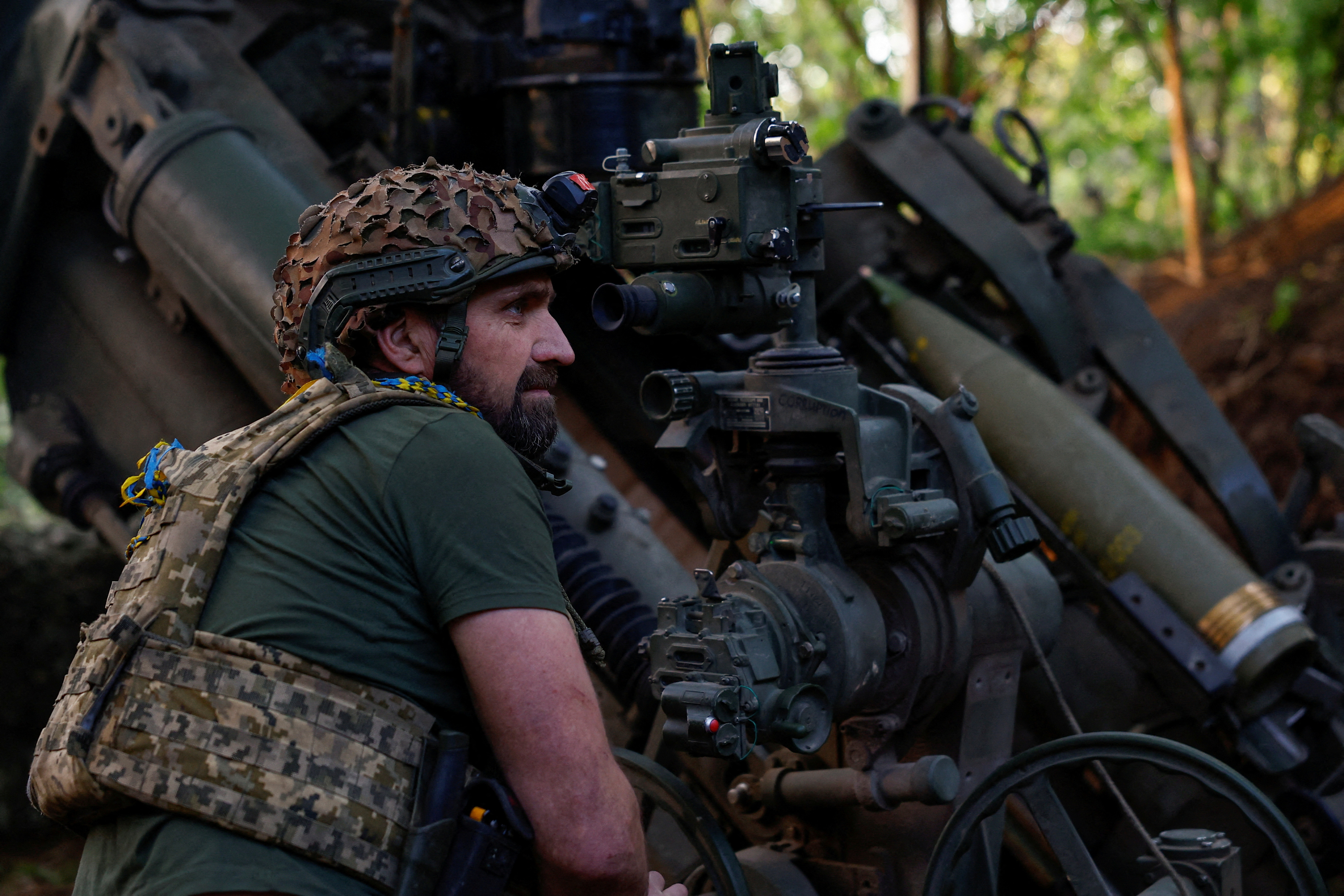 FILE PHOTO: Ukrainian serviceman prepares to fire a howitzer toward Russian troops in Donetsk region