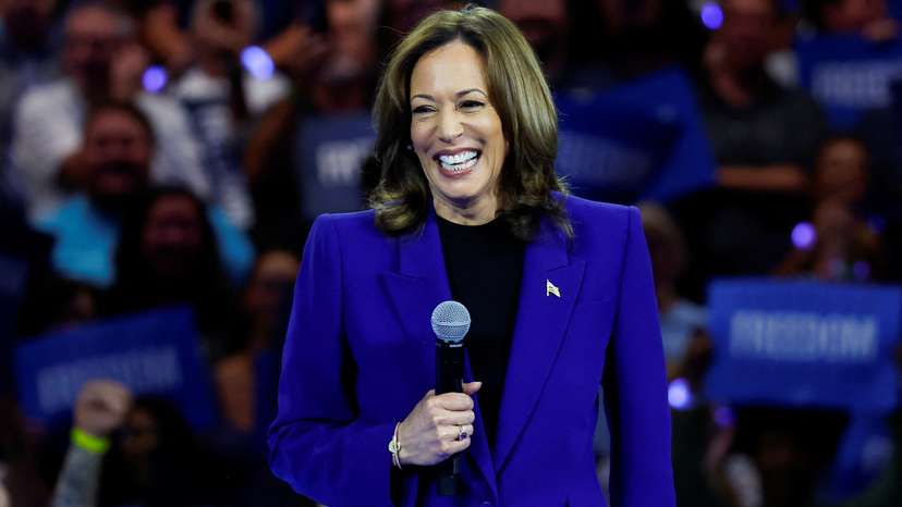 Harris and Walz campaign in Wisconsin