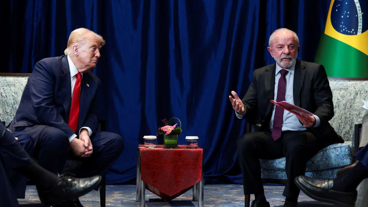 U.S. President Donald Trump listens to Brazilian President Luiz Inacio Lula da Silva speak as they meet on the sidelines of the 47th Association of Southeast Asian Nations (ASEAN) summit in Kuala Lumpur, Malaysia, October 26, 2025. REUTERS/Evelyn Hockstein