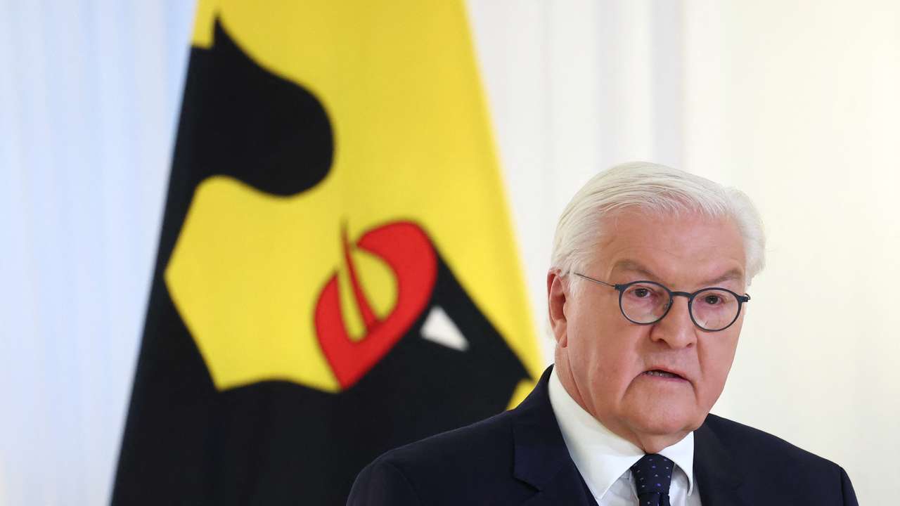 German President Steinmeier hands over dismissal papers to the outgoing German Finance Minister Lindner in Berlin