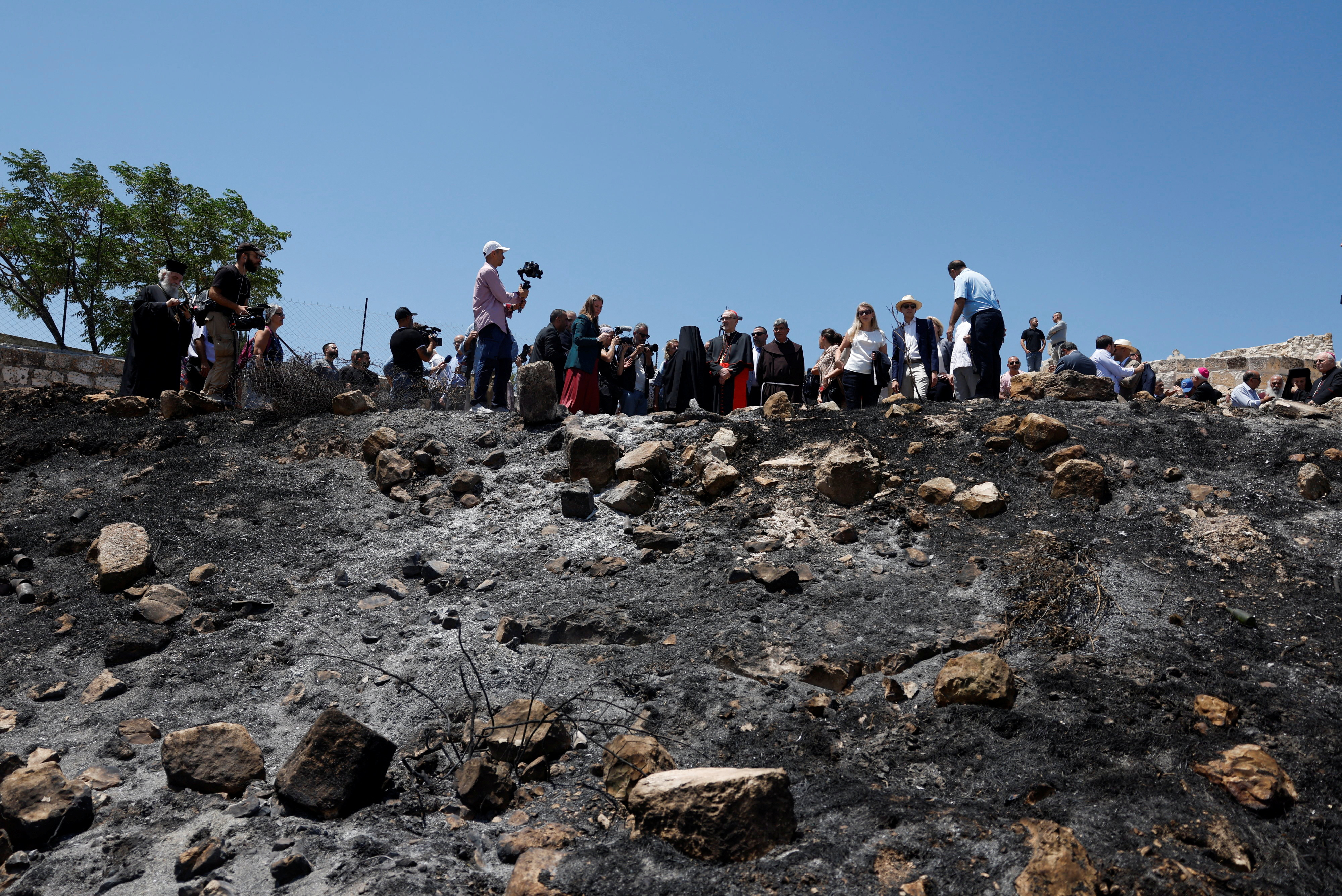 Church leaders and diplomatic envoy visit the town of Taybeh