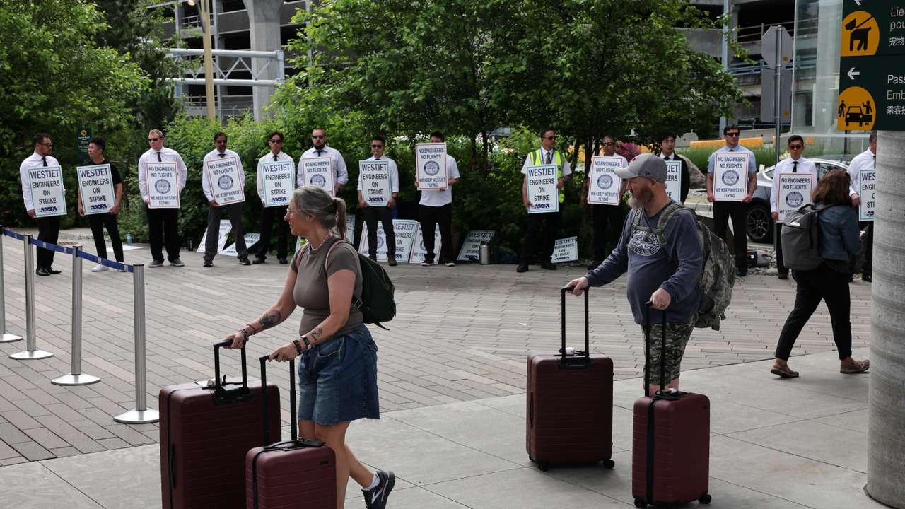 Westjet Airlines maintenance engineers and technical staff strike at Vancouver International Airport
