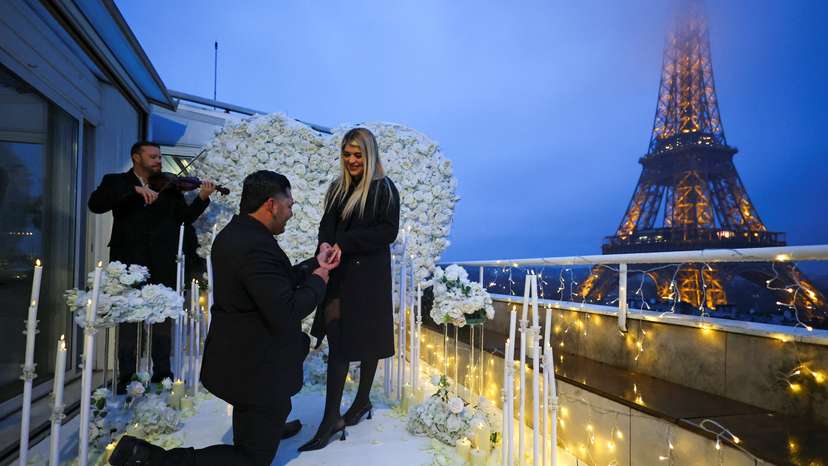 Marriage proposal organised by a specialised agency near the Eiffel Tower in Paris