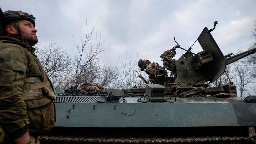 FILE PHOTO: Ukrainian servicemen from air defence unit monitor a sky at a frontline near the town of Bakhmut