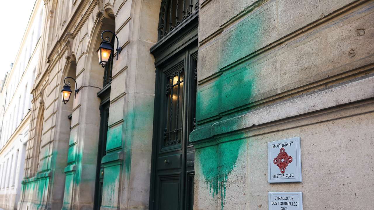 Grande Synagogue des Tournelles covered in green paint, in Paris