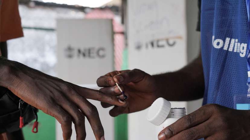 Liberians vote in tight presidential run-off