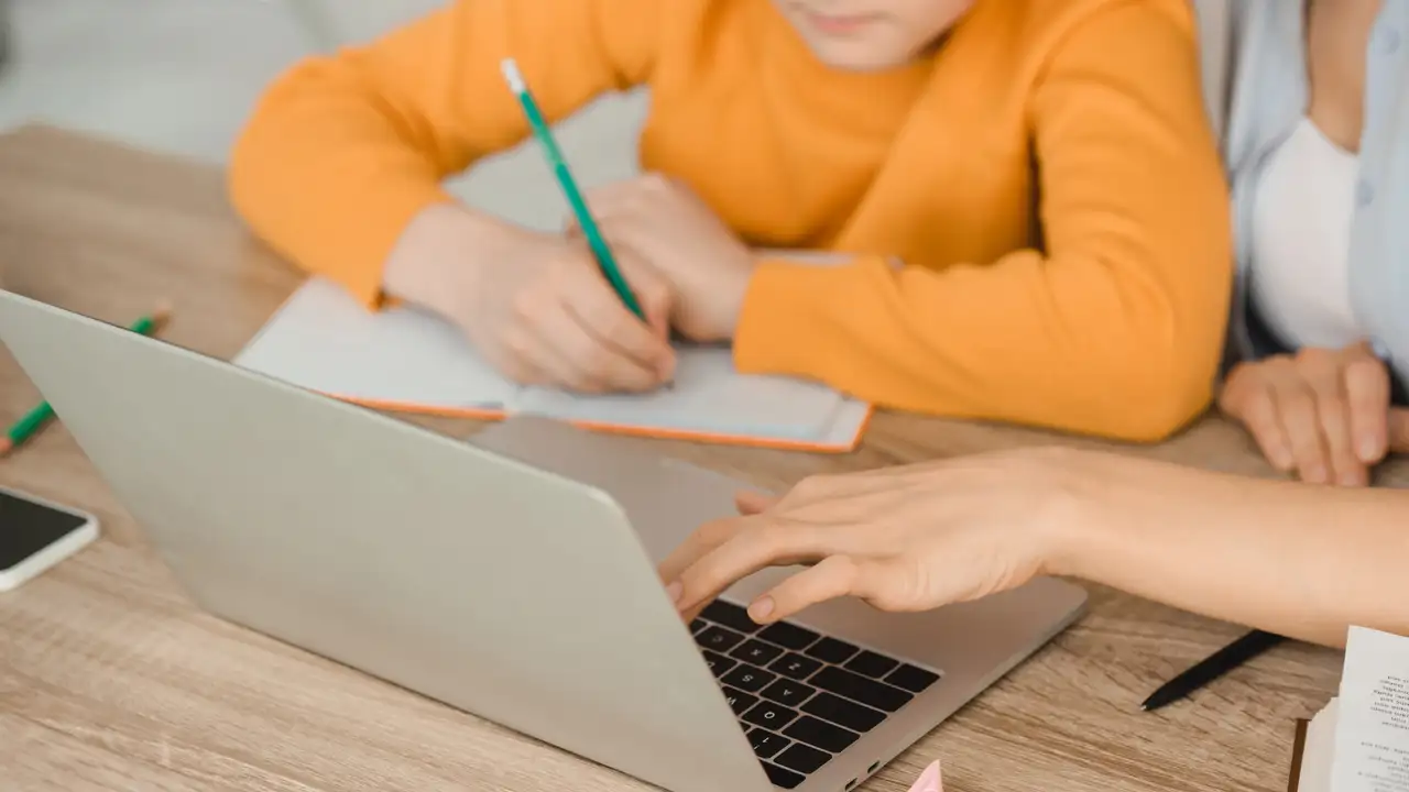 Criança em regime de ensino domiciliar