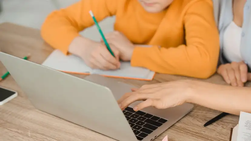 Criança em regime de ensino domiciliar