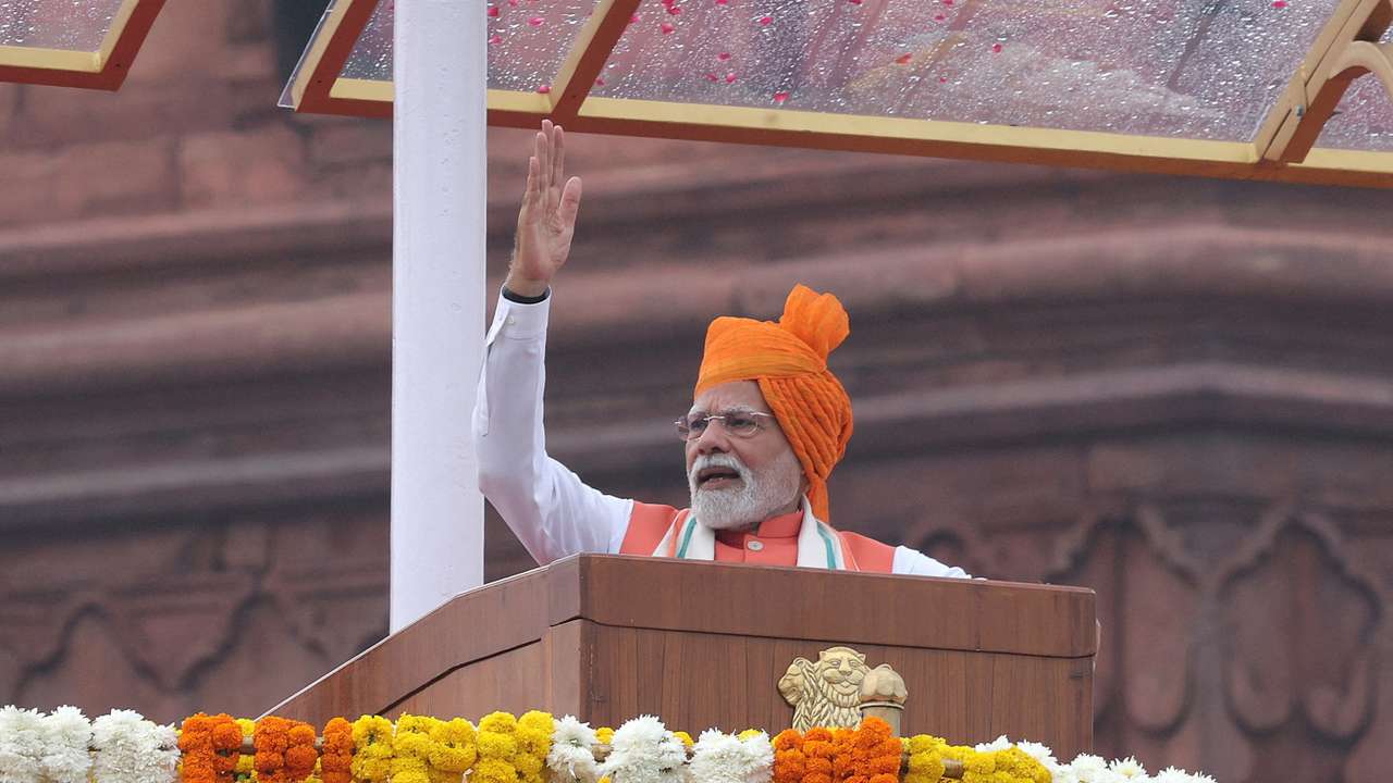 FILE PHOTO: Modi's tax overhaul to strain finances but boost image amid US trade tensions