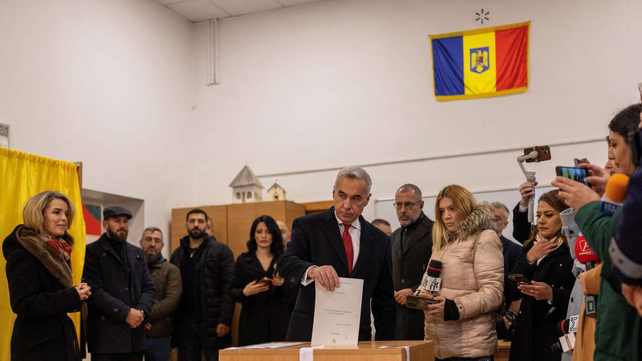 Romanians vote in parliamentary election