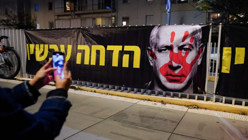 People protest against Israeli Prime Minister Benjamin Netanyahu's government in Tel Aviv