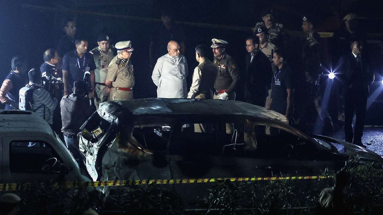 Explosion reported in the old quarters of Delhi