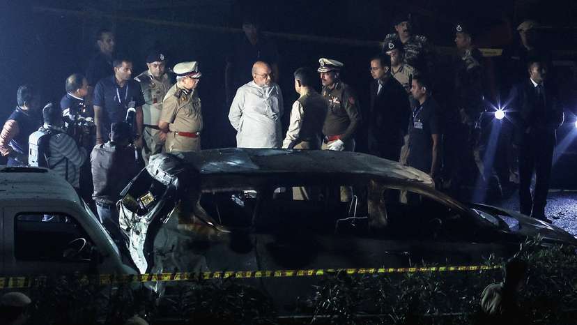 Explosion reported in the old quarters of Delhi