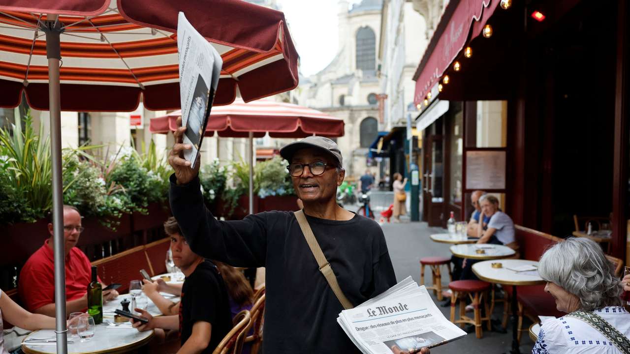 Paris' last newspaper hawker keeps tradition alive in Latin Quarter